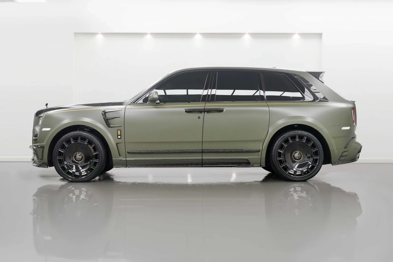 2024 Rolls-Royce Cullinan Black Badge by Mansory, 2/15