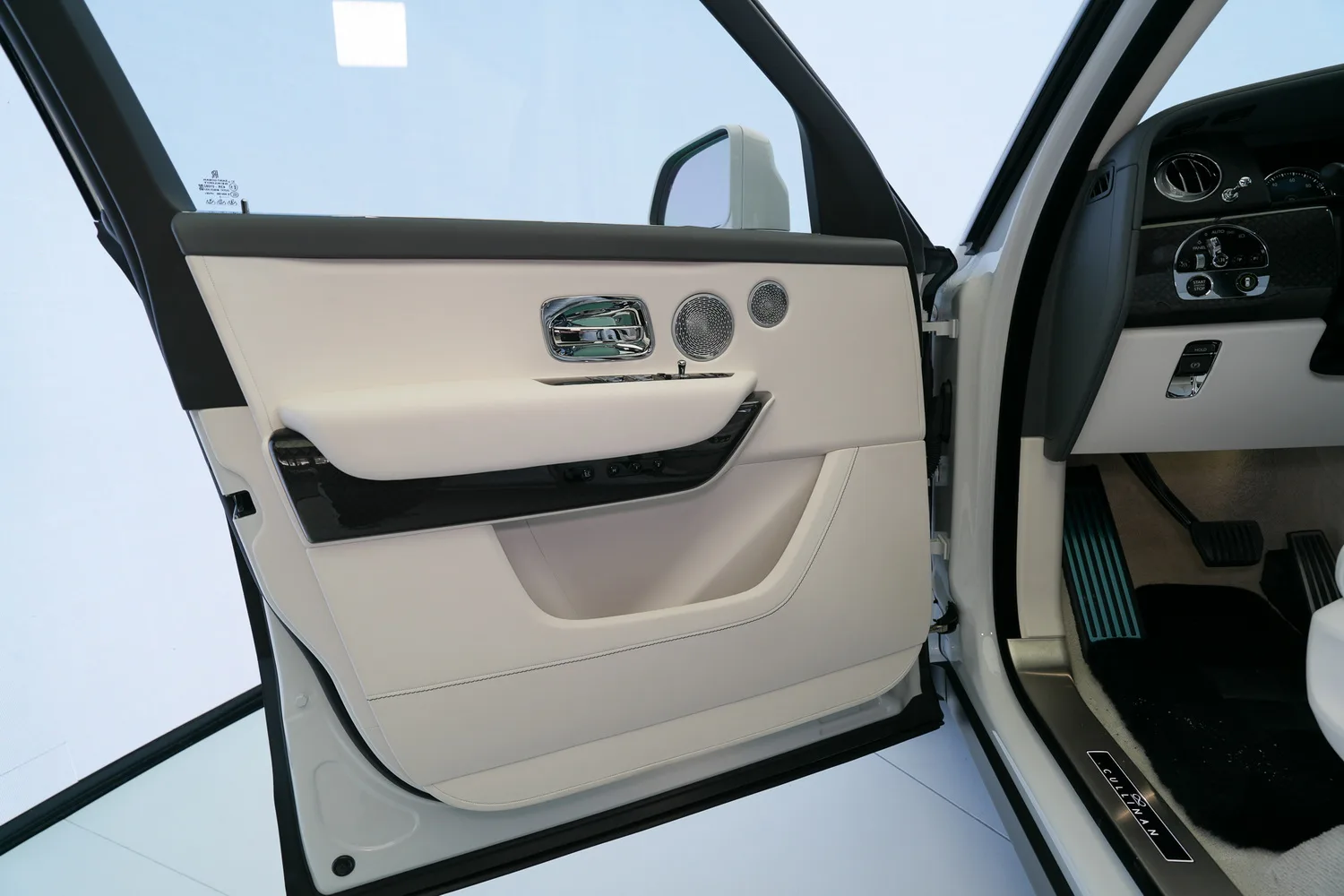 2024 Rolls-Royce Cullinan Black Badge, 7/17