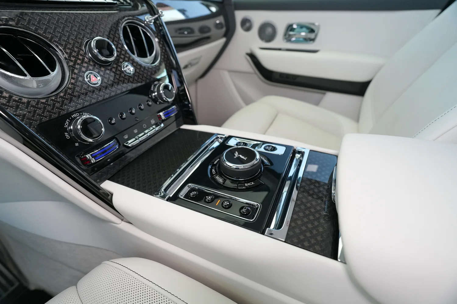 2024 Rolls-Royce Cullinan Black Badge, 10/17