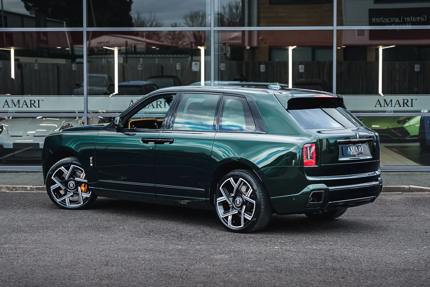 2024 Rolls-Royce Cullinan Black Badge angeboten von einem Supersportwagenhändler in Preston, Vereinigtes Königreich, Foto 3 von 25