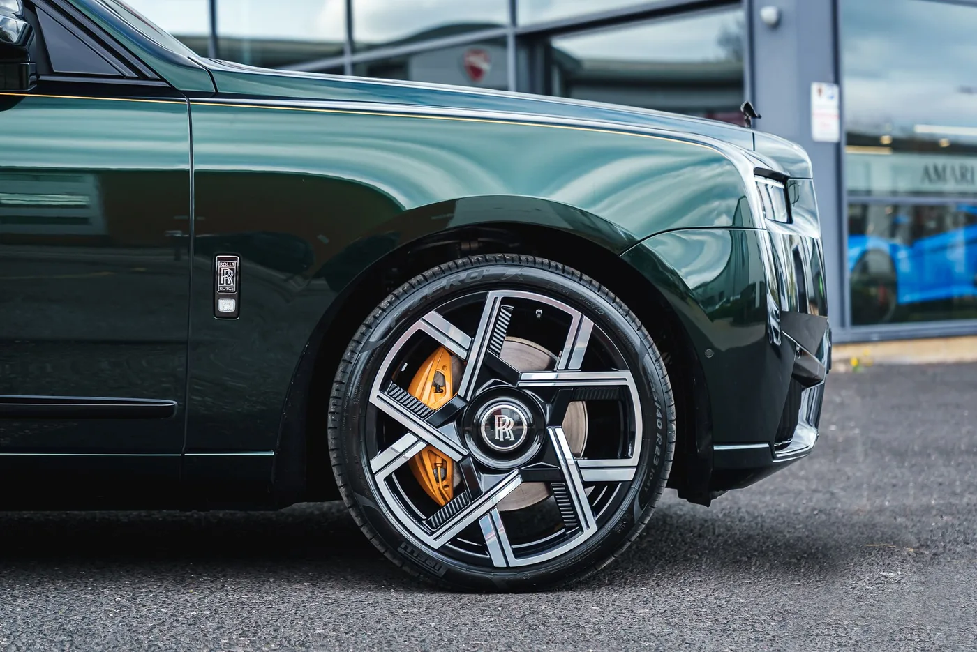 2024 Rolls-Royce Cullinan Black Badge angeboten von einem Supersportwagenhändler in Preston, Vereinigtes Königreich, Foto 9 von 25