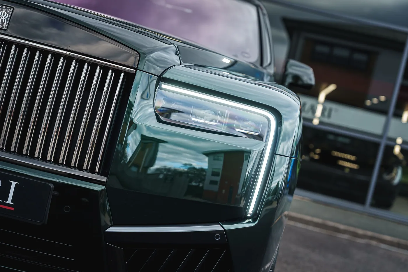 2024 Rolls-Royce Cullinan Black Badge angeboten von einem Supersportwagenhändler in Preston, Vereinigtes Königreich, Foto 14 von 25
