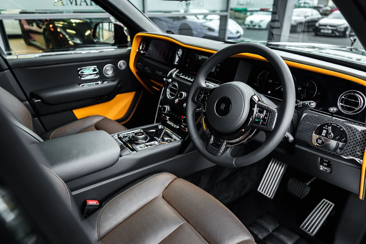 2024 Rolls-Royce Cullinan Black Badge angeboten von einem Supersportwagenhändler in Preston, Vereinigtes Königreich, Foto 15 von 25