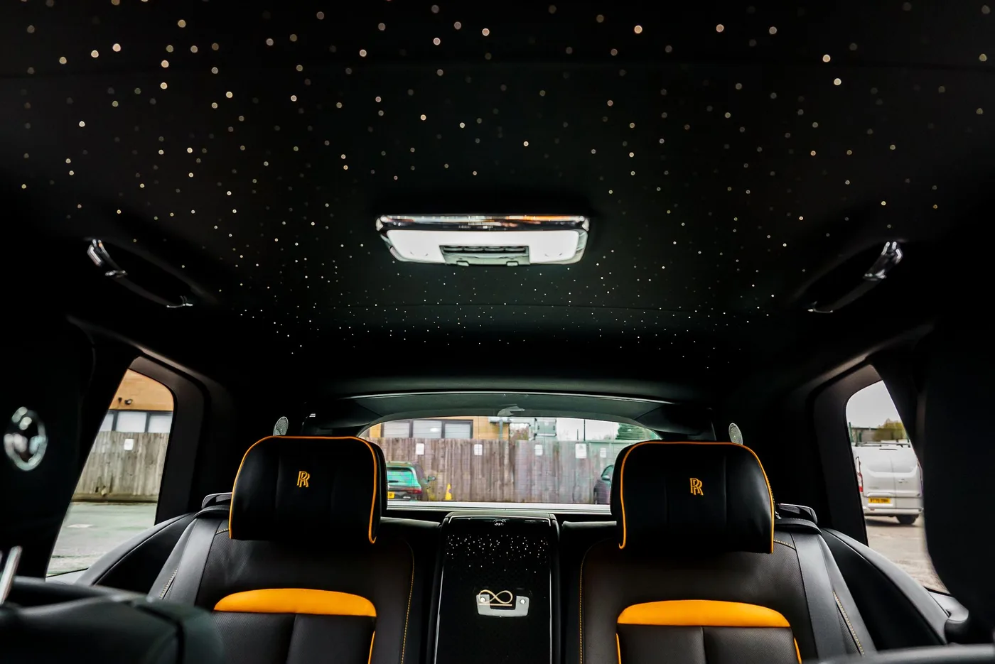 2024 Rolls-Royce Cullinan Black Badge angeboten von einem Supersportwagenhändler in Preston, Vereinigtes Königreich, Foto 23 von 25