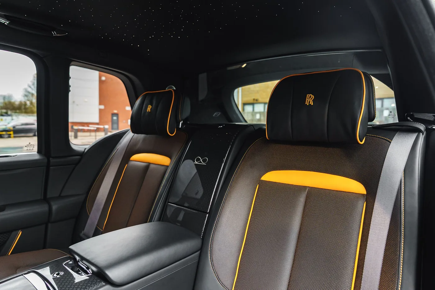 2024 Rolls-Royce Cullinan Black Badge angeboten von einem Supersportwagenhändler in Preston, Vereinigtes Königreich, Foto 24 von 25