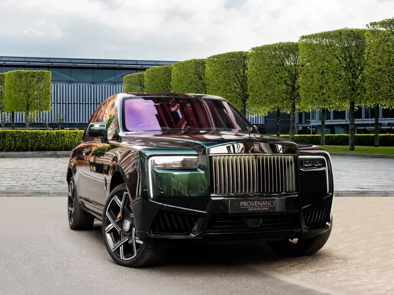 2024 Rolls-Royce Cullinan Series II proposée par un groupe de concessions agréées à London, Royaume-Uni, photo principale