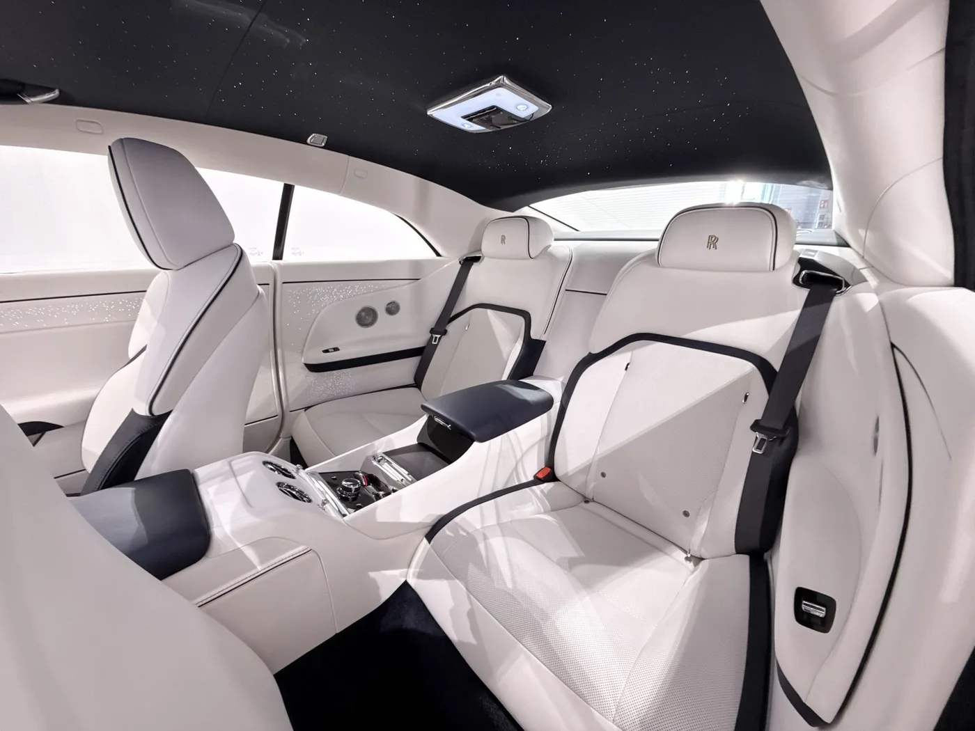 2024 Rolls-Royce Ghost offered by a supercar dealer in Zibido San Giacomo, Italy, photo 15 of 23