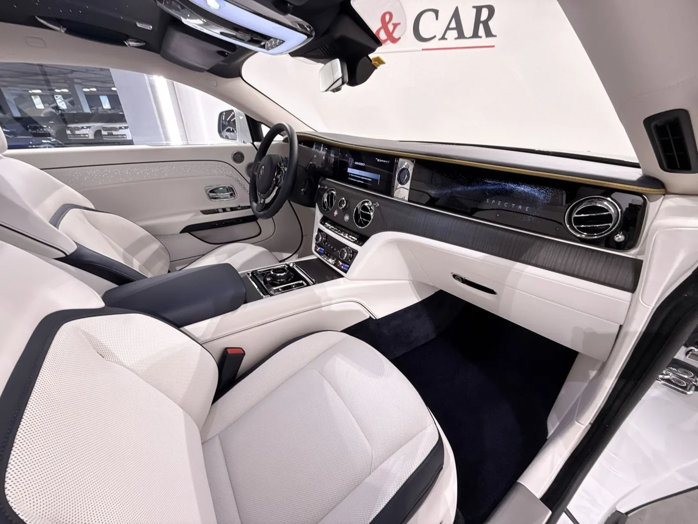 2024 Rolls-Royce Ghost offered by a supercar dealer in Zibido San Giacomo, Italy, photo 16 of 23