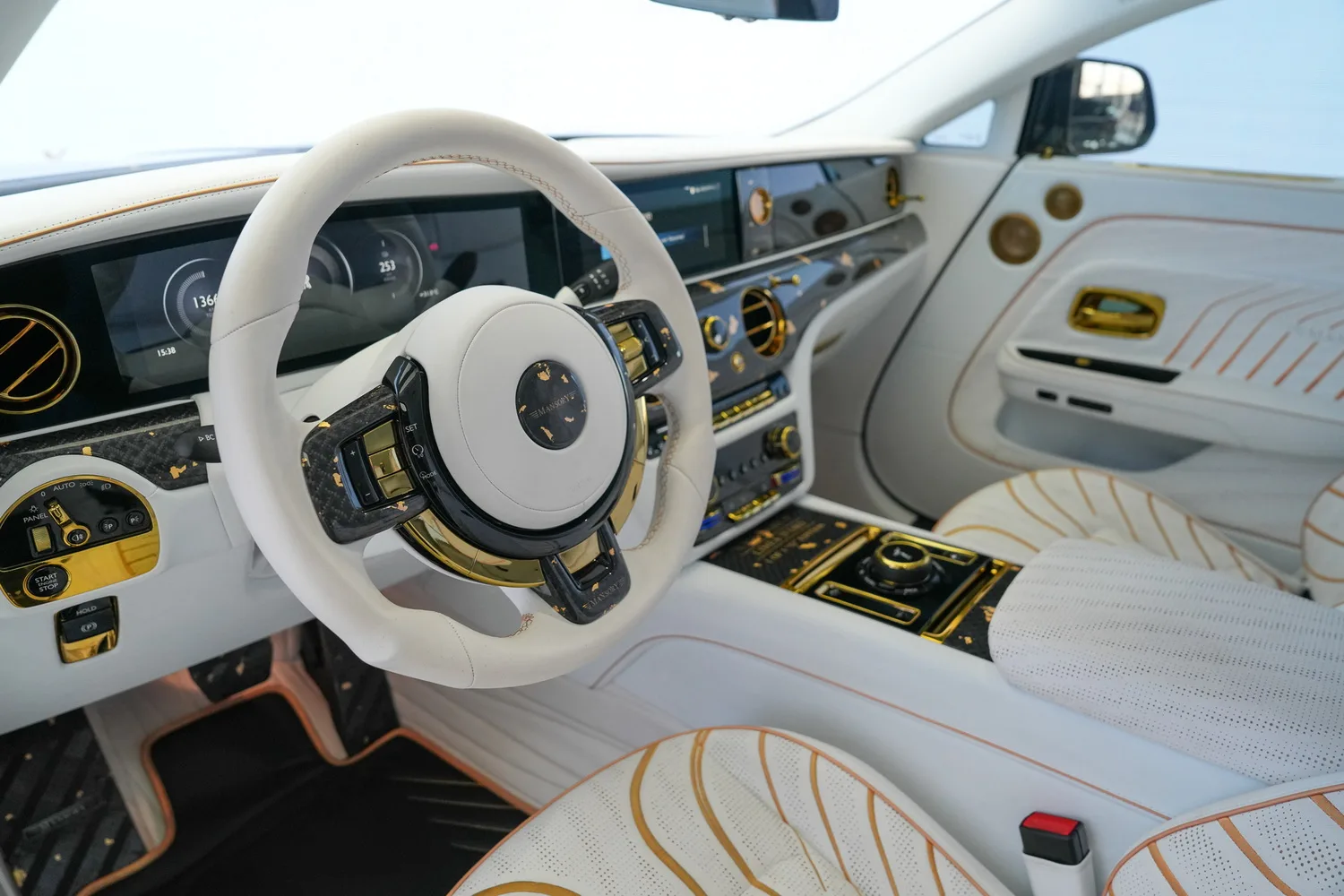 2024 Rolls-Royce Spectre by Mansory Linea d'Oro, 6/19