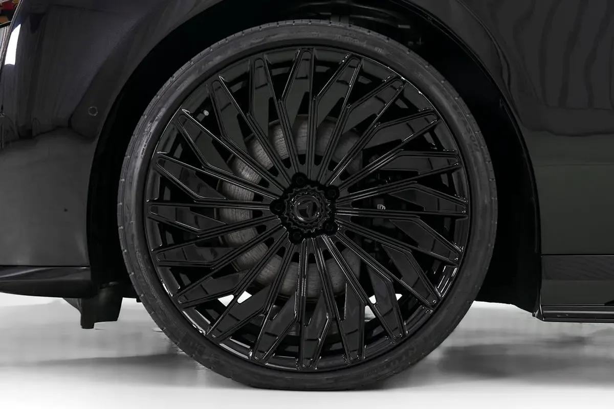 2024 Rolls-Royce Spectre by Venuum, 9/12