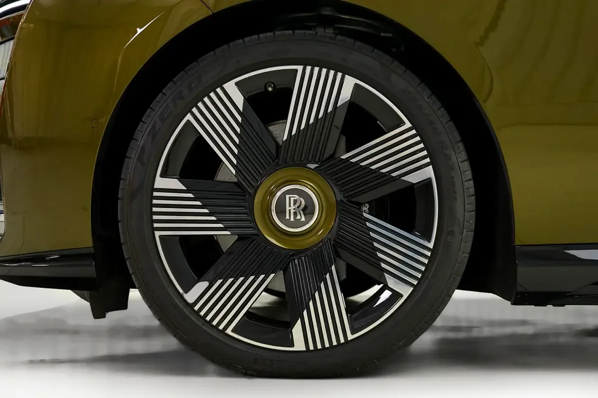 2024 Rolls-Royce Spectre, 8/11