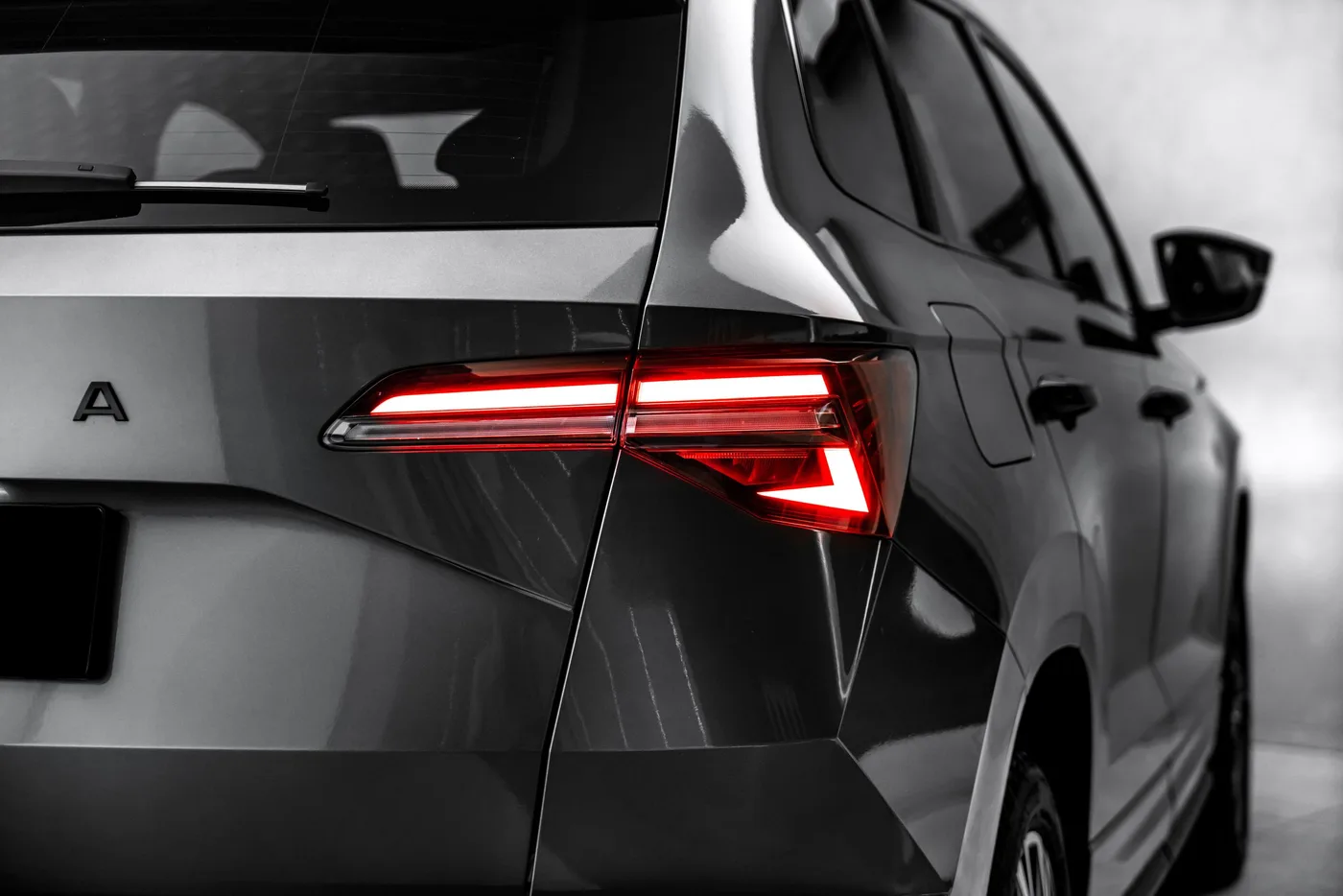 2024 Škoda Karoq Sportline offered by a specialist dealer in Ostrava, Czechia, photo 10 of 23