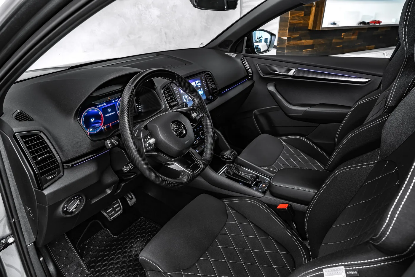 2024 Škoda Karoq Sportline offered by a specialist dealer in Ostrava, Czechia, photo 12 of 23