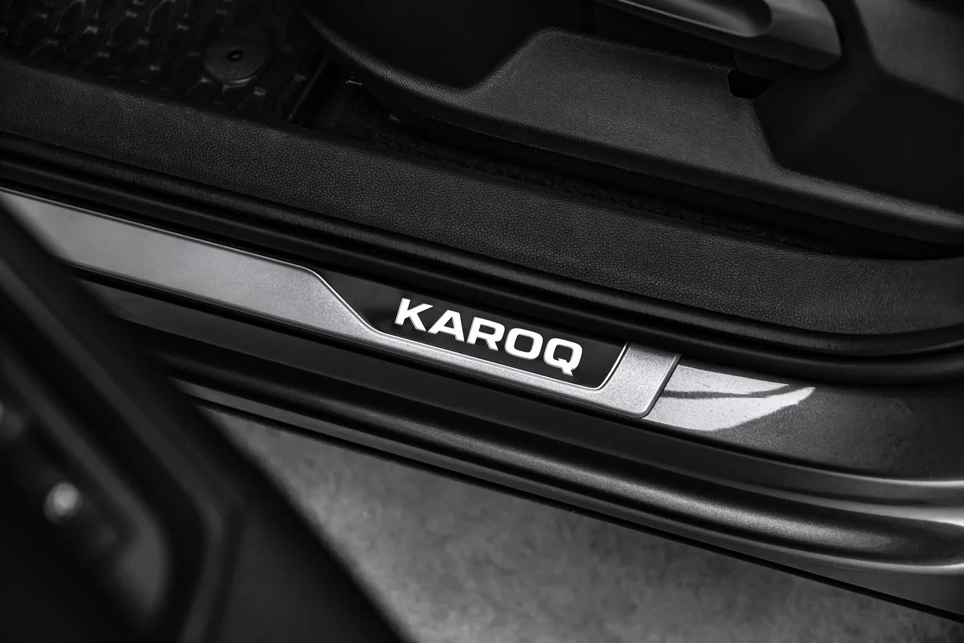 2024 Škoda Karoq Sportline offered by a specialist dealer in Ostrava, Czechia, photo 19 of 23
