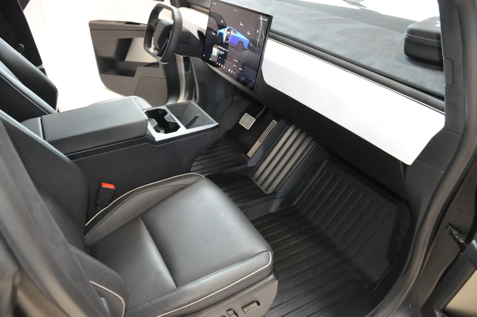 2024 Tesla Cybertruck Cyberbeast, 15/16