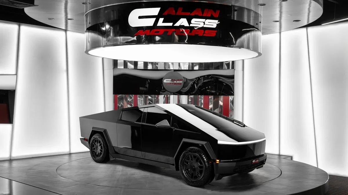 2024 Tesla Cyberbeast proposée par un concessionnaire spécialisé à Dubai, Émirats arabes unis, photo principale