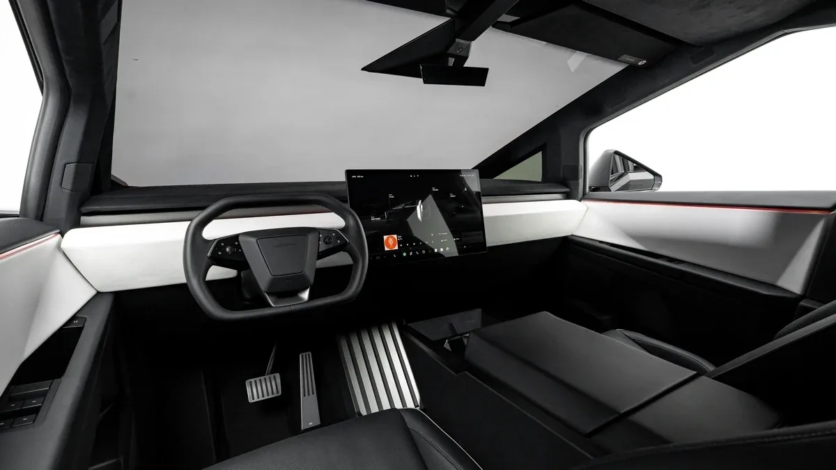 2024 Tesla Cyberbeast angeboten von einem Fachhändler in Dubai, Vereinigte Arabische Emirate, Foto 11 von 25