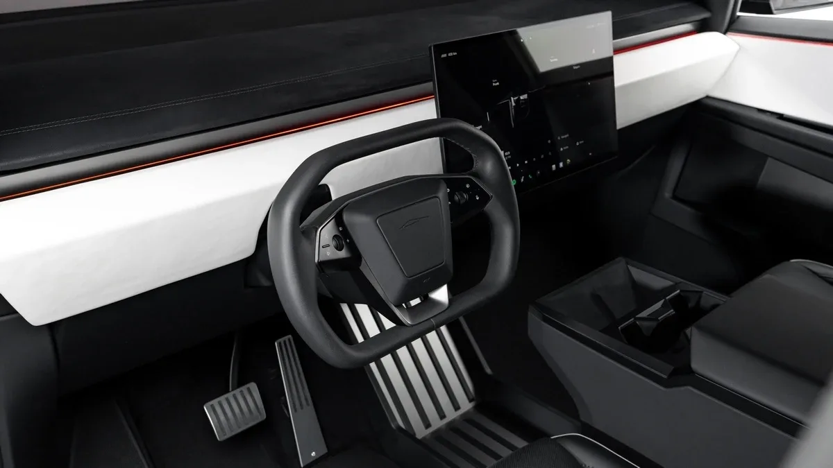 2024 Tesla Cyberbeast angeboten von einem Fachhändler in Dubai, Vereinigte Arabische Emirate, Foto 12 von 25