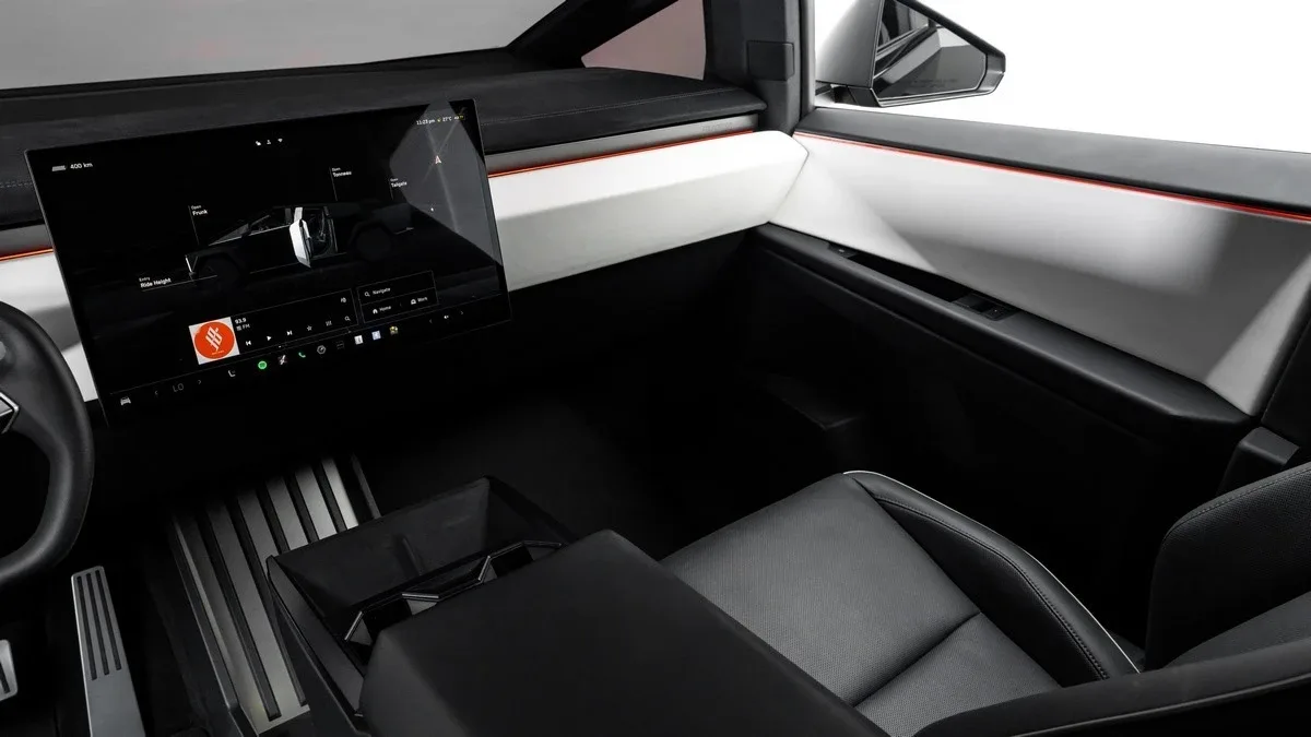 2024 Tesla Cyberbeast angeboten von einem Fachhändler in Dubai, Vereinigte Arabische Emirate, Foto 13 von 25