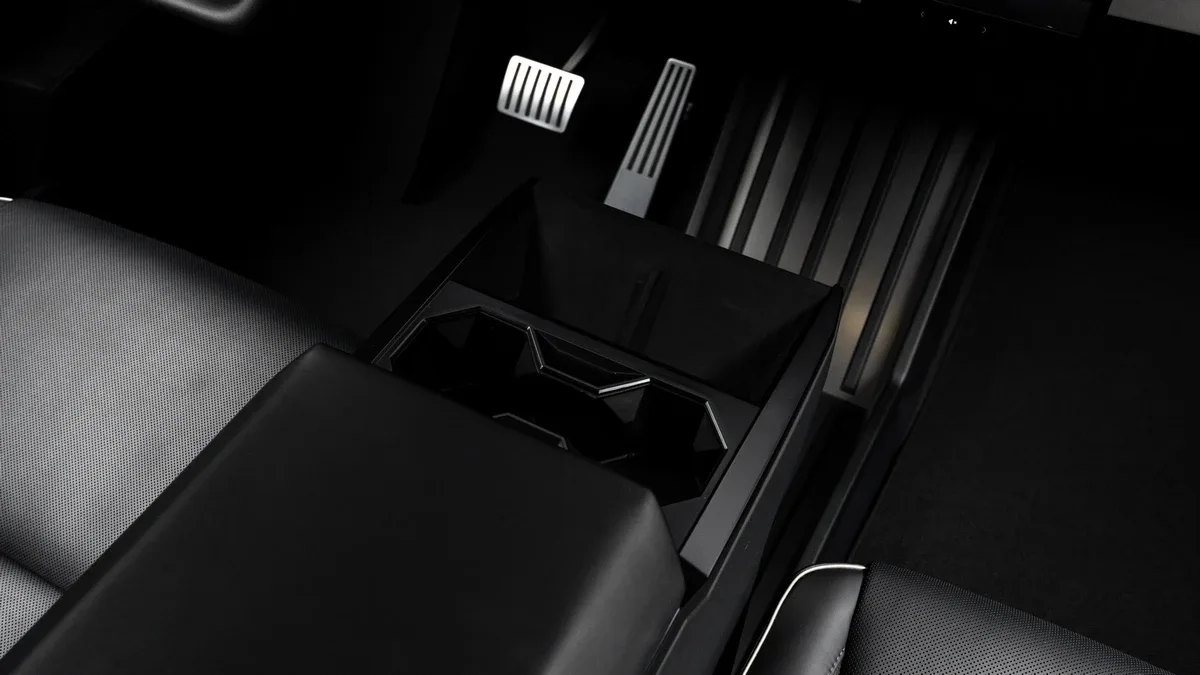 2024 Tesla Cyberbeast angeboten von einem Fachhändler in Dubai, Vereinigte Arabische Emirate, Foto 16 von 25