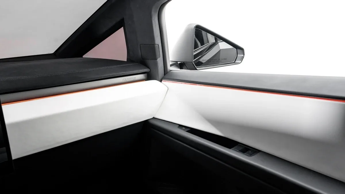 2024 Tesla Cyberbeast angeboten von einem Fachhändler in Dubai, Vereinigte Arabische Emirate, Foto 18 von 25