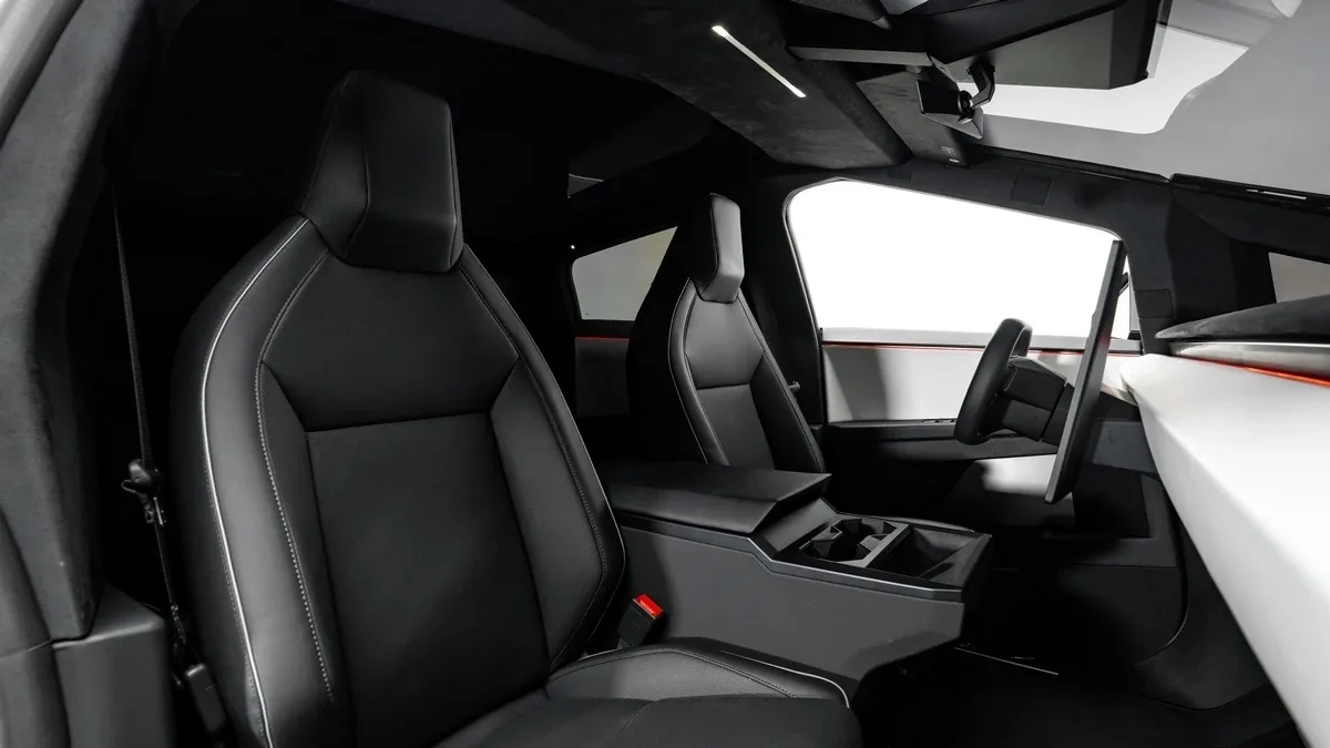 2024 Tesla Cyberbeast angeboten von einem Fachhändler in Dubai, Vereinigte Arabische Emirate, Foto 19 von 25