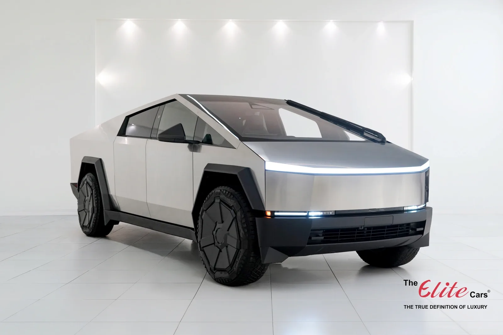 2024 Tesla Cybertruck Cyberbeast angeboten von einem Fachhändler in Dubai, Vereinigte Arabische Emirate, Hauptfoto