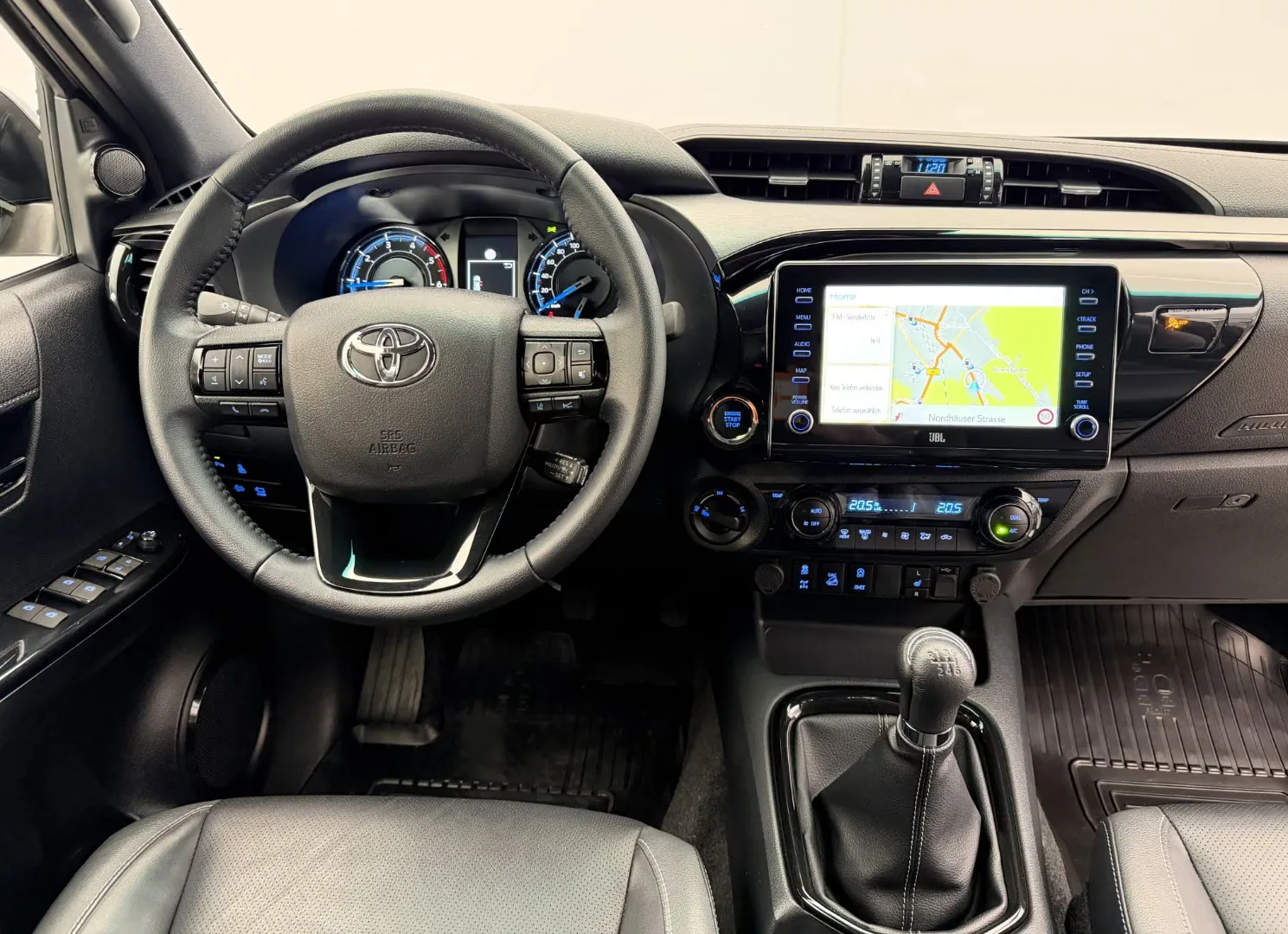 2024 Toyota Hilux Invincible, 2/29