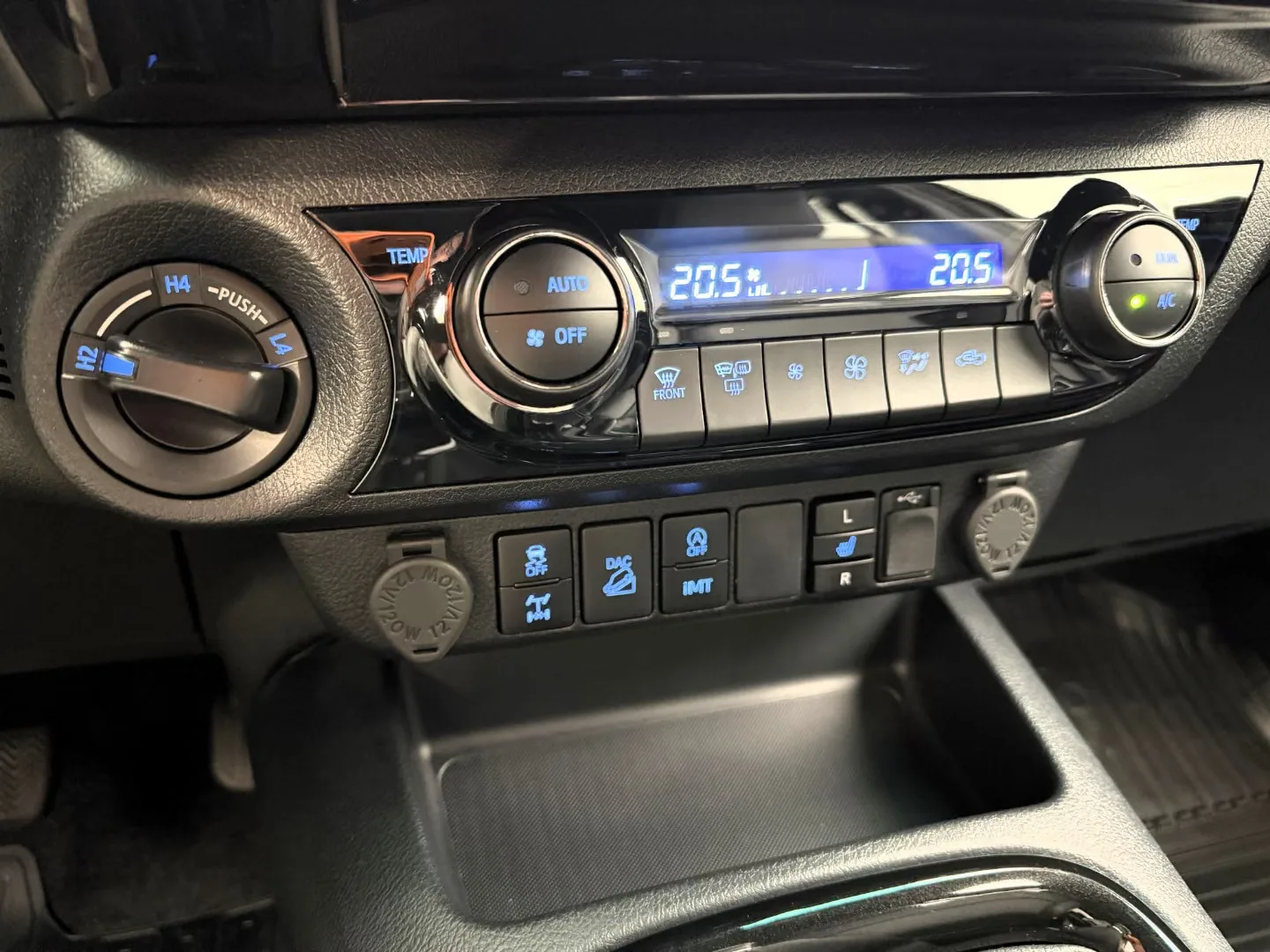 2024 Toyota Hilux Invincible, 15/29