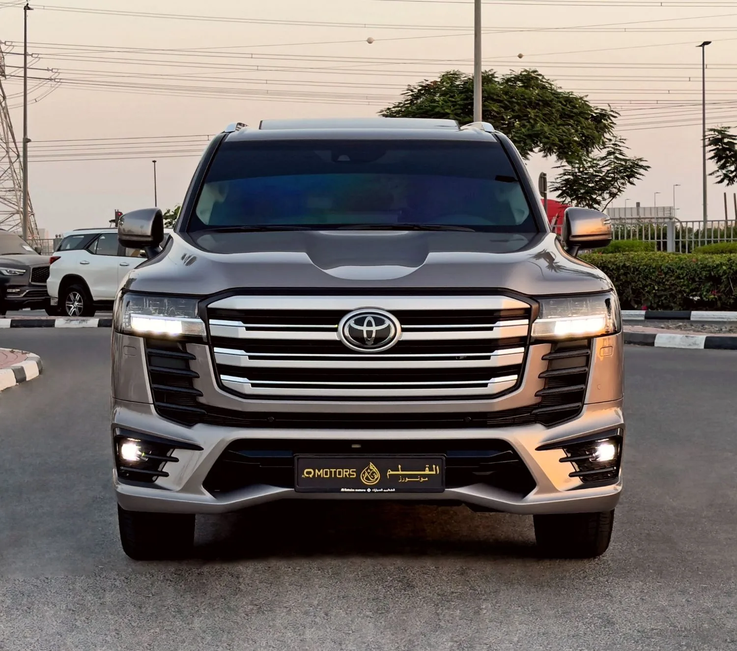 2024 Toyota Land Cruiser GXR proposée par un concessionnaire spécialisé à Dubai, Émirats arabes unis, photo 2 sur 13