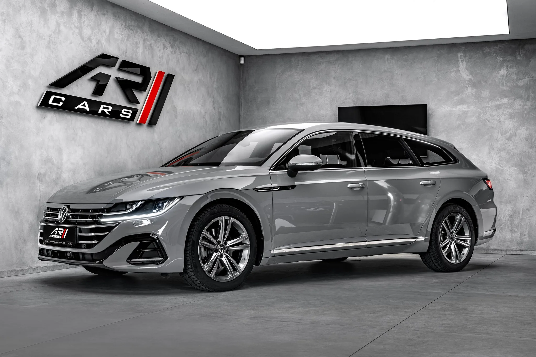2024 Volkswagen Arteon R-Line angeboten von einem Fachhändler in Ostrava, Tschechien, Hauptfoto