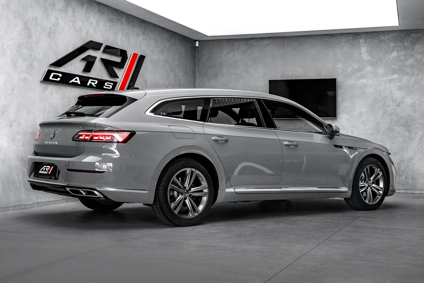 2024 Volkswagen Arteon R-Line offered by a specialist dealer in Ostrava, Czechia, photo 5 of 23