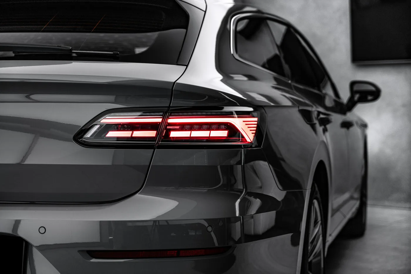 2024 Volkswagen Arteon R-Line offered by a specialist dealer in Ostrava, Czechia, photo 9 of 23