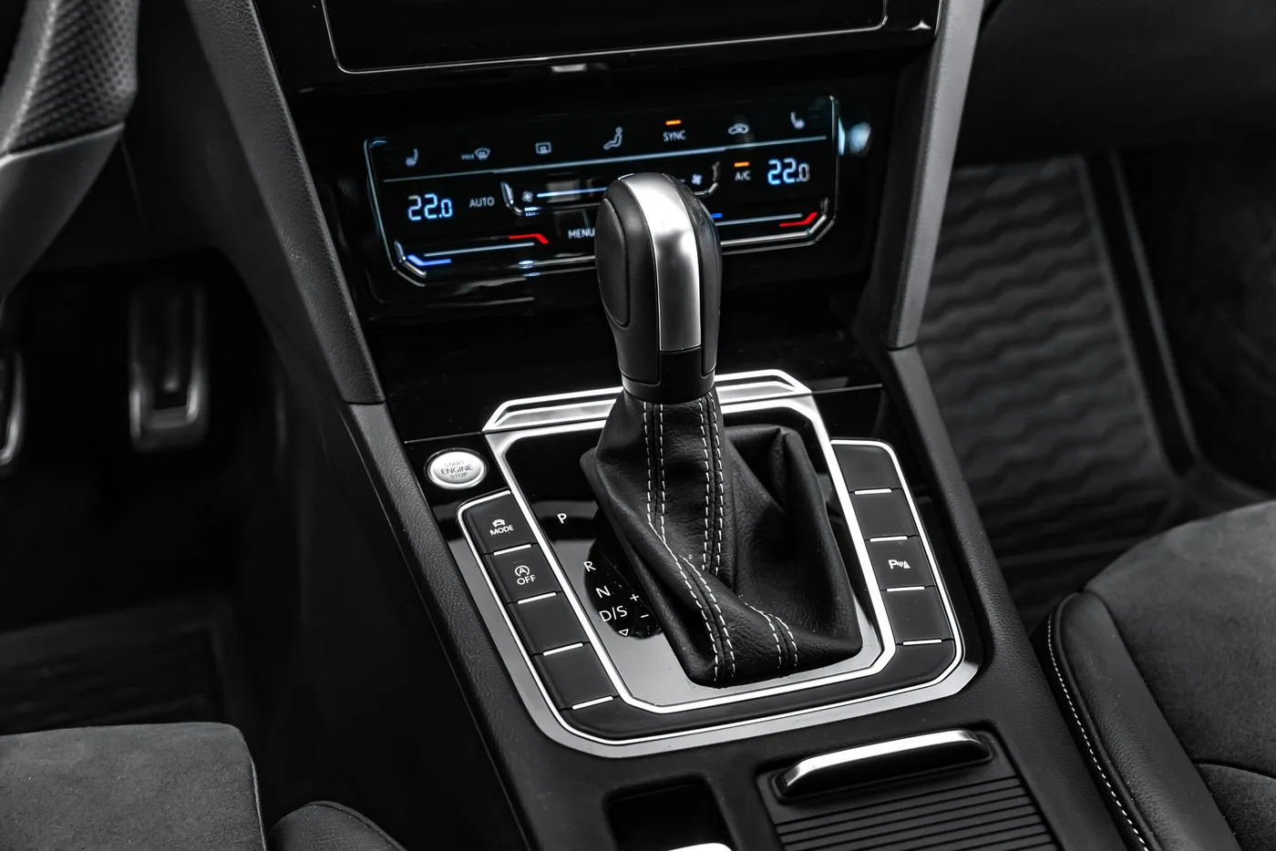 2024 Volkswagen Arteon R-Line offered by a specialist dealer in Ostrava, Czechia, photo 17 of 23
