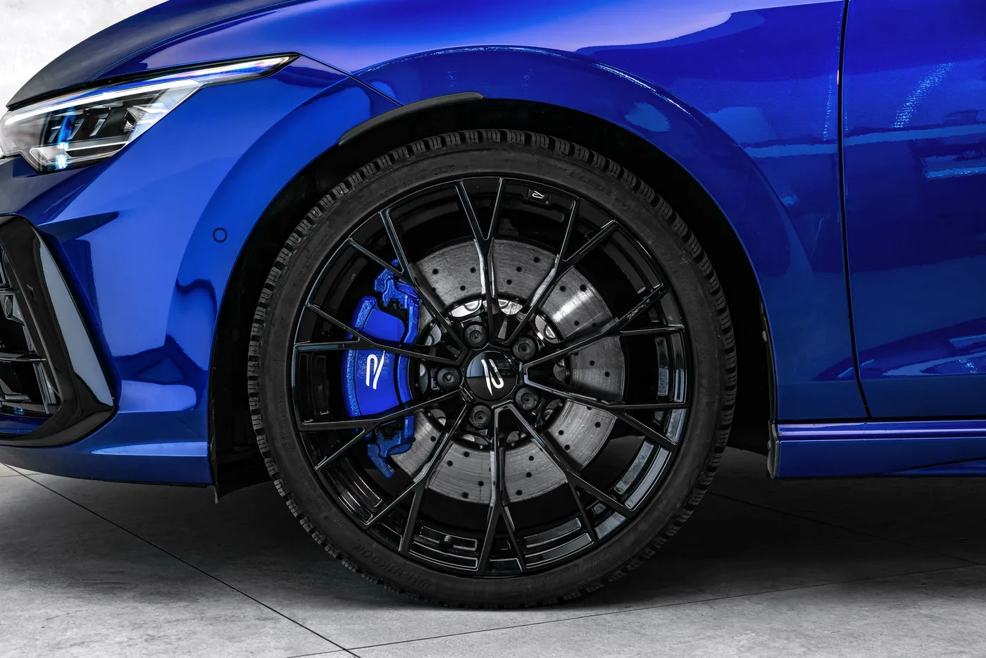2024 Volkswagen Golf R angeboten von einem Fachhändler in Ostrava, Tschechien, Foto 2 von 15