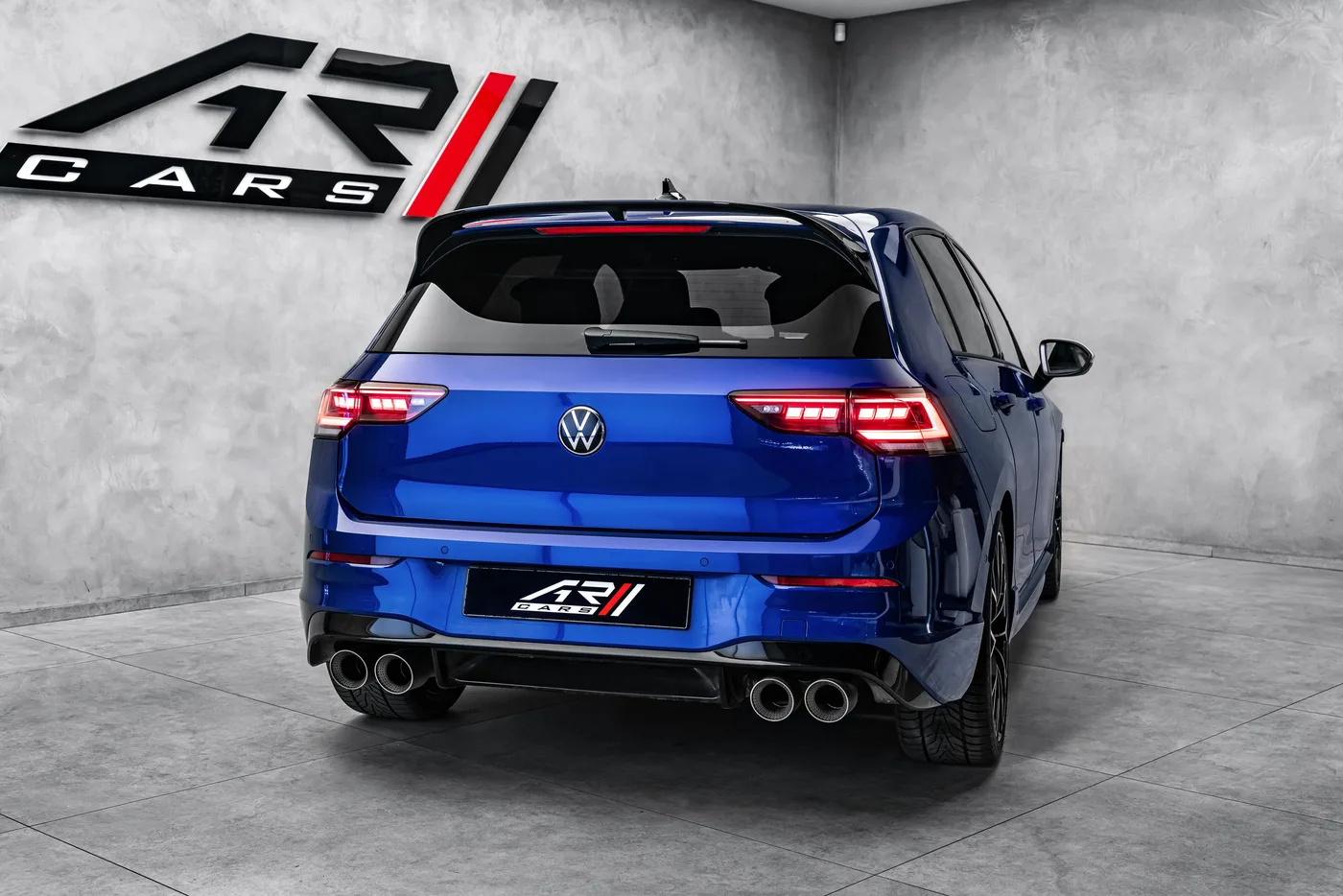 2024 Volkswagen Golf R angeboten von einem Fachhändler in Ostrava, Tschechien, Foto 6 von 15