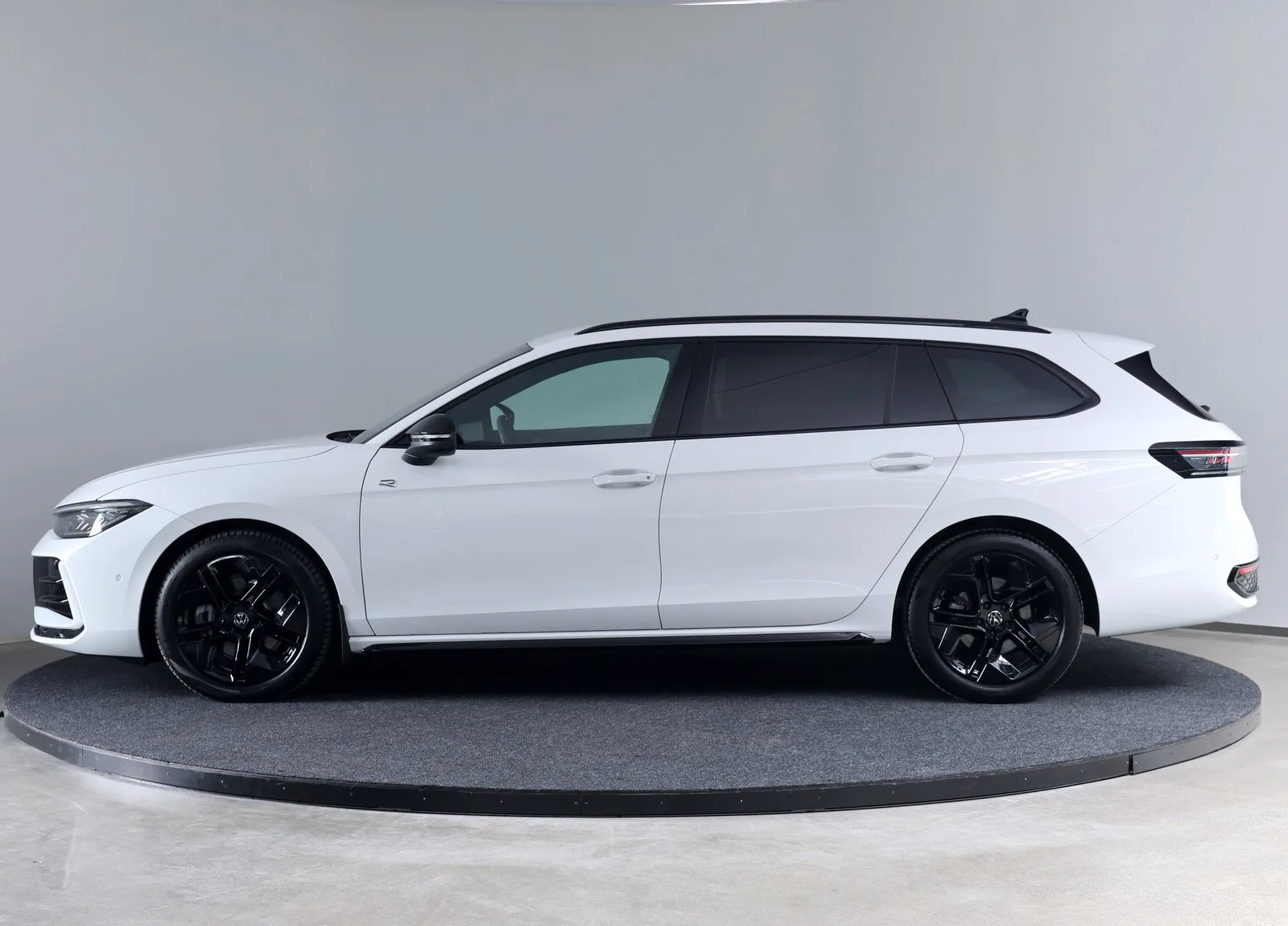 2024 Volkswagen Passat Variant R-Line 4Motion, 5/22