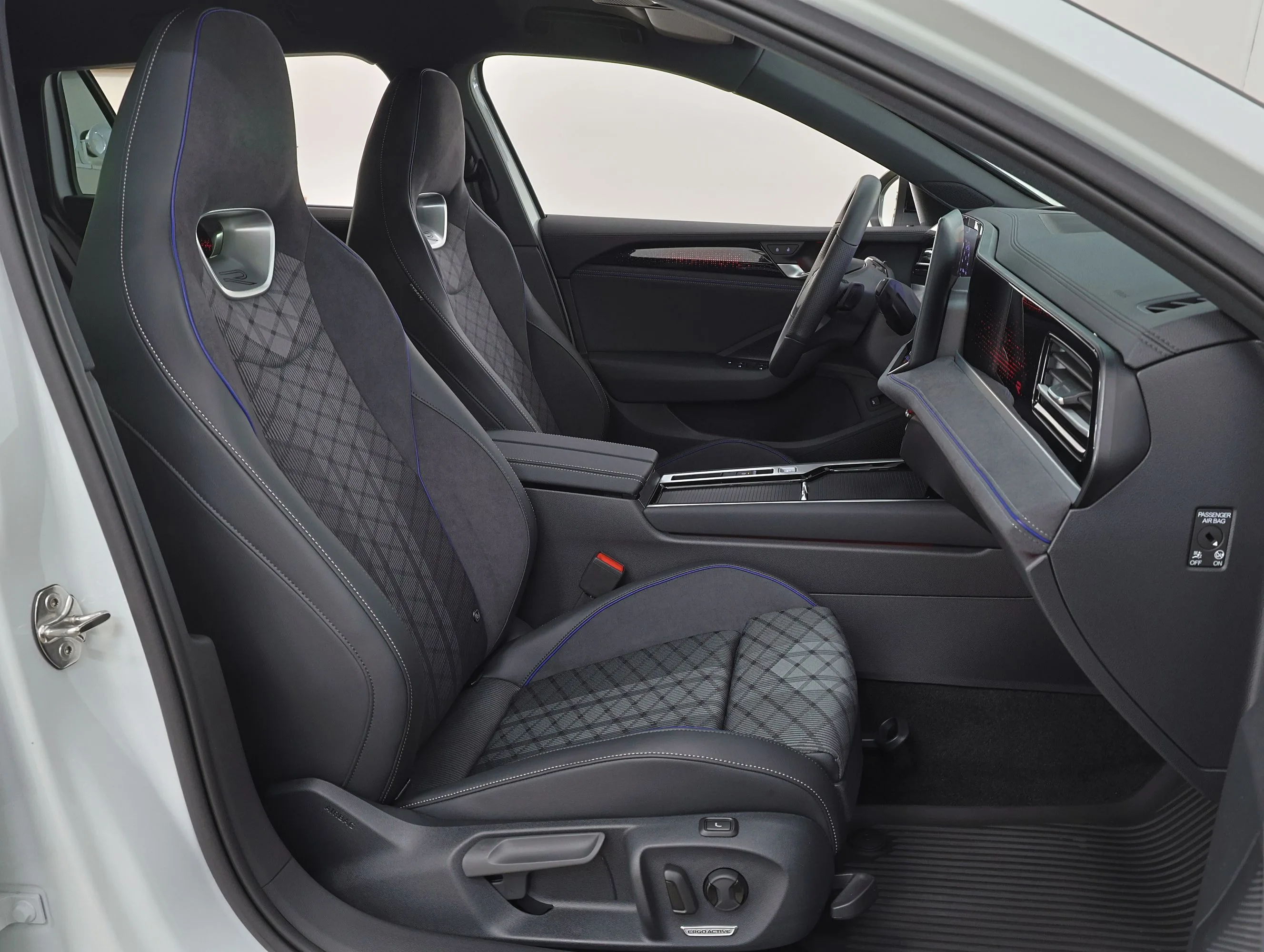 2024 Volkswagen Passat Variant R-Line 4Motion, 15/22