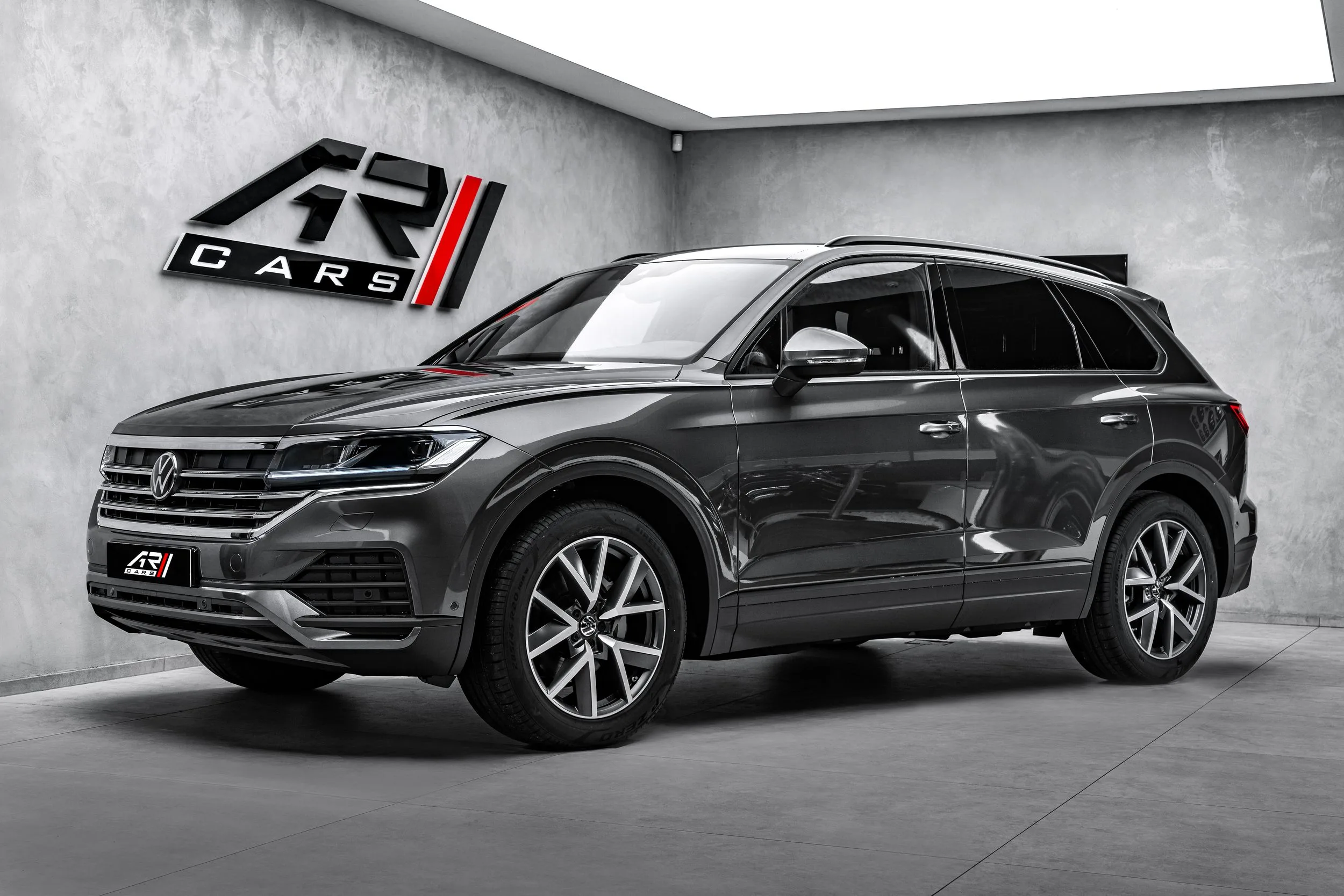 2024 Volkswagen Touareg V6 TDI 4MOTION angeboten von einem Spezialhändler in Ostrava, Tschechien, Hauptfoto