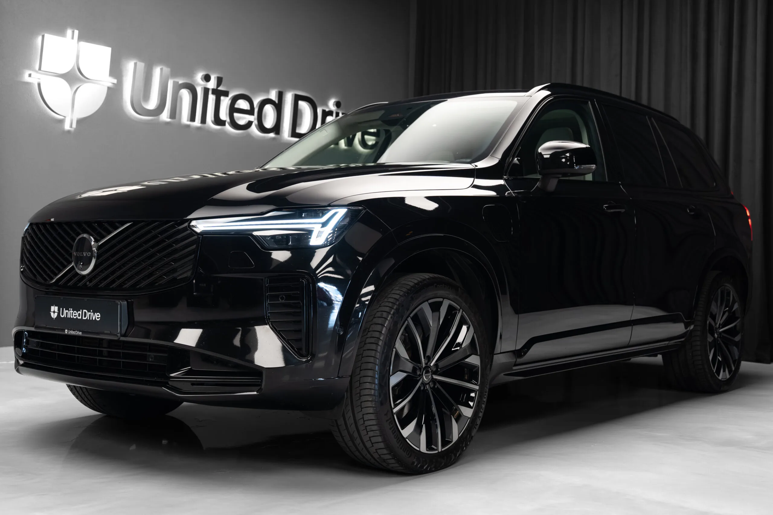 2024 Volvo XC90 T8 angeboten von einem Fachhändler in Voluntari, Rumänien, Hauptfoto