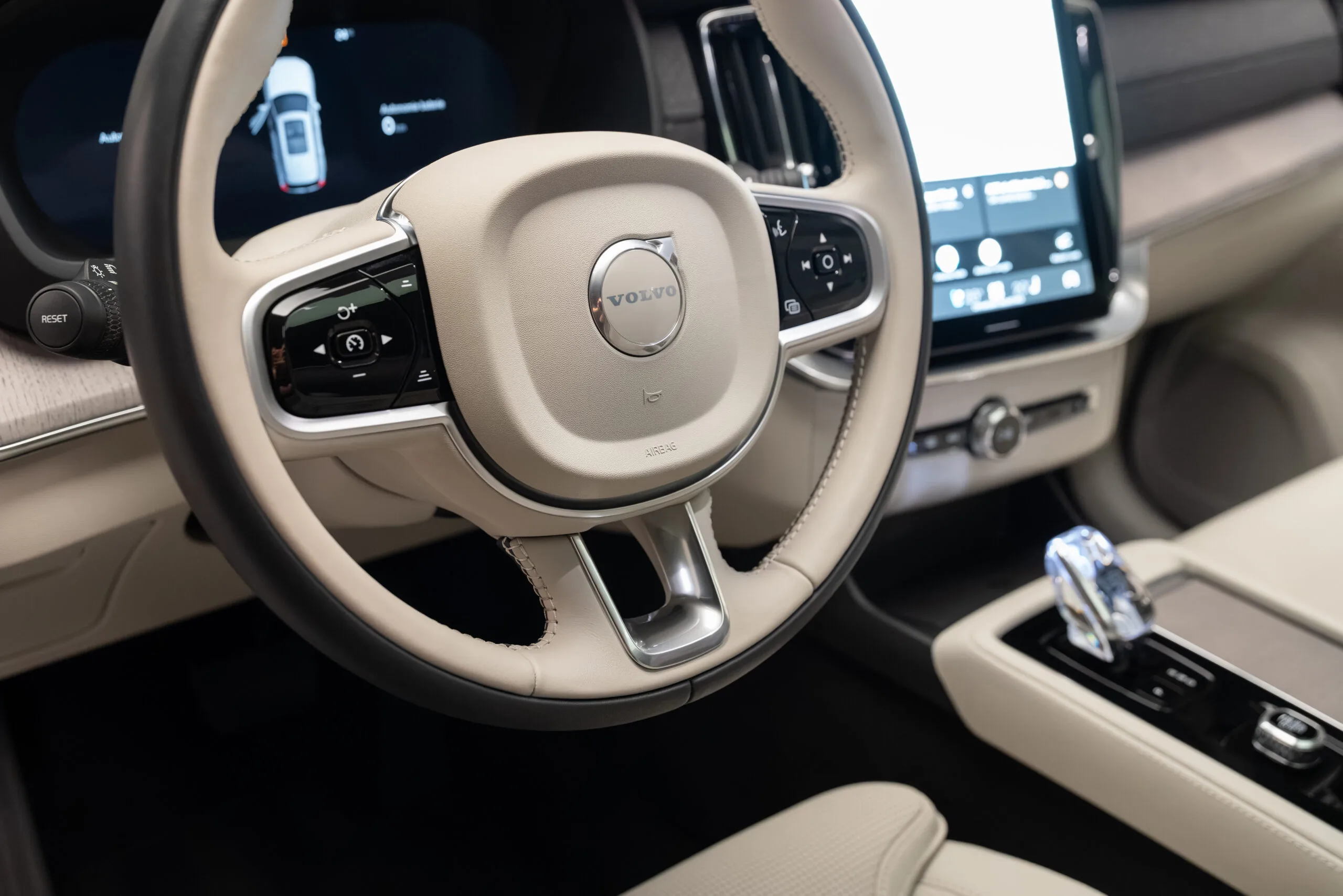 2024 Volvo XC90 T8, 17/30