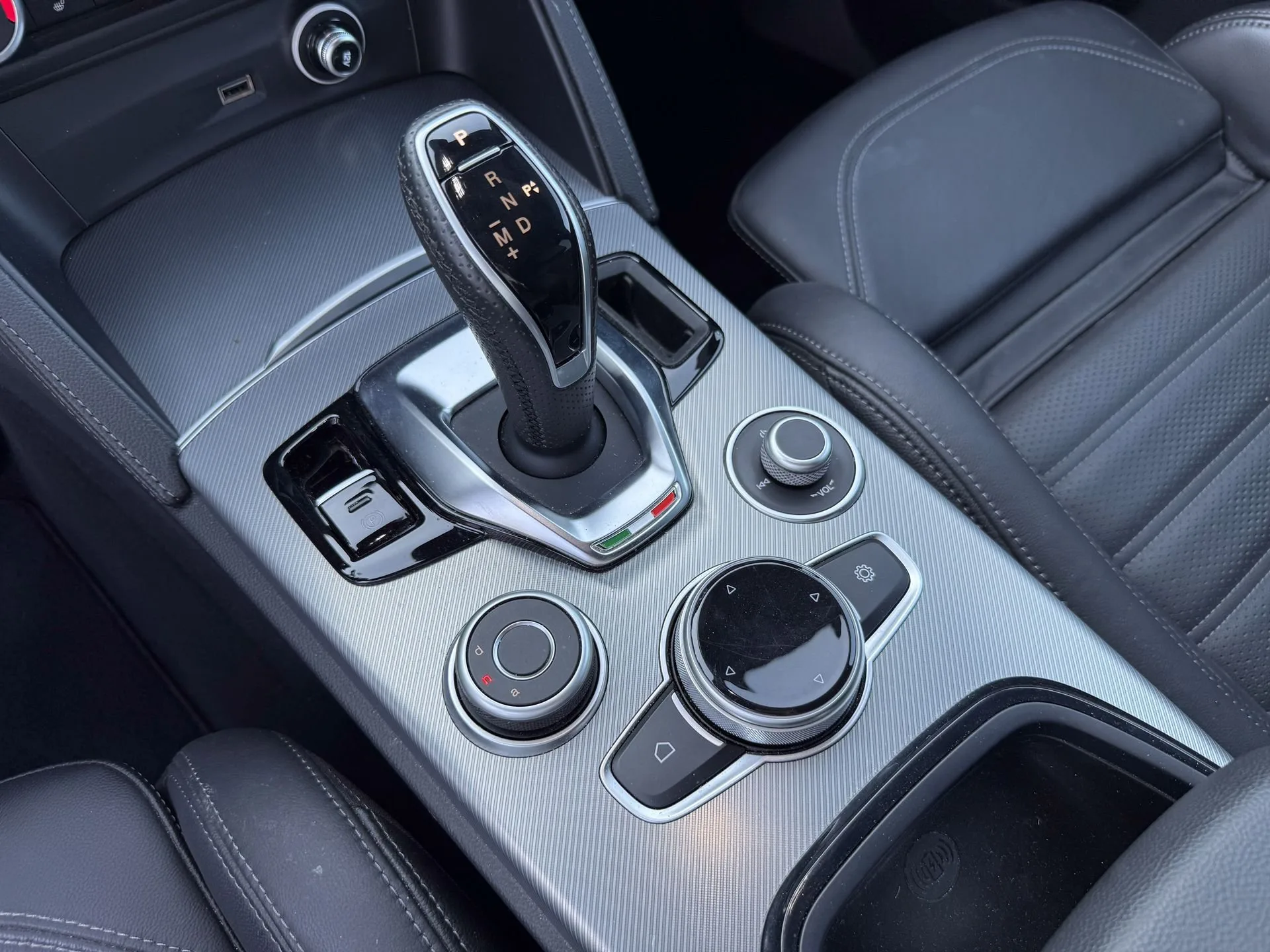 2025 Alfa Romeo Stelvio, 10/17
