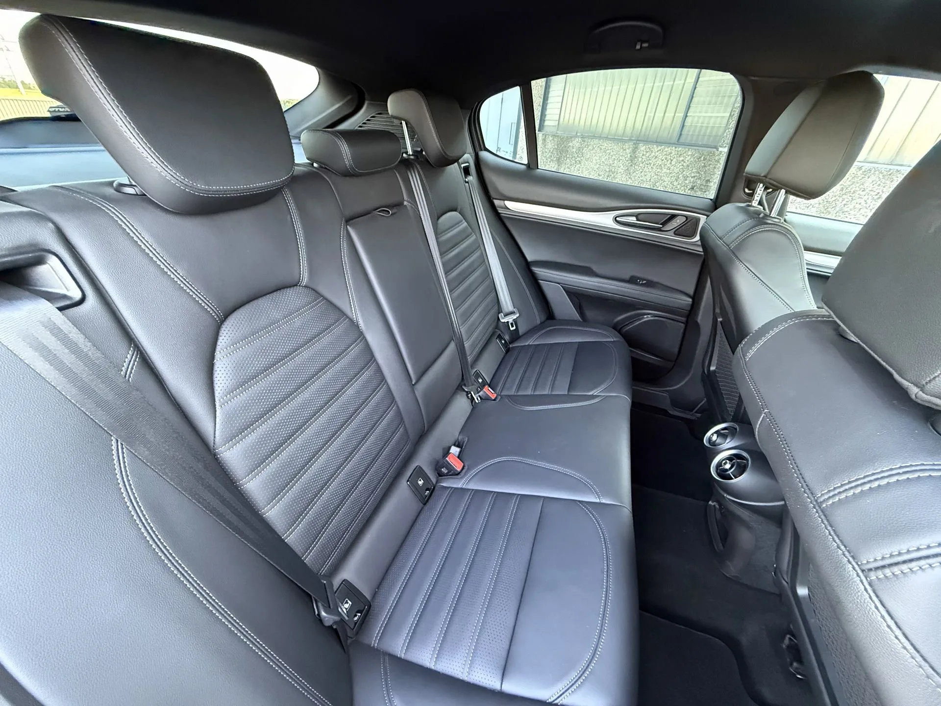 2025 Alfa Romeo Stelvio, 14/17