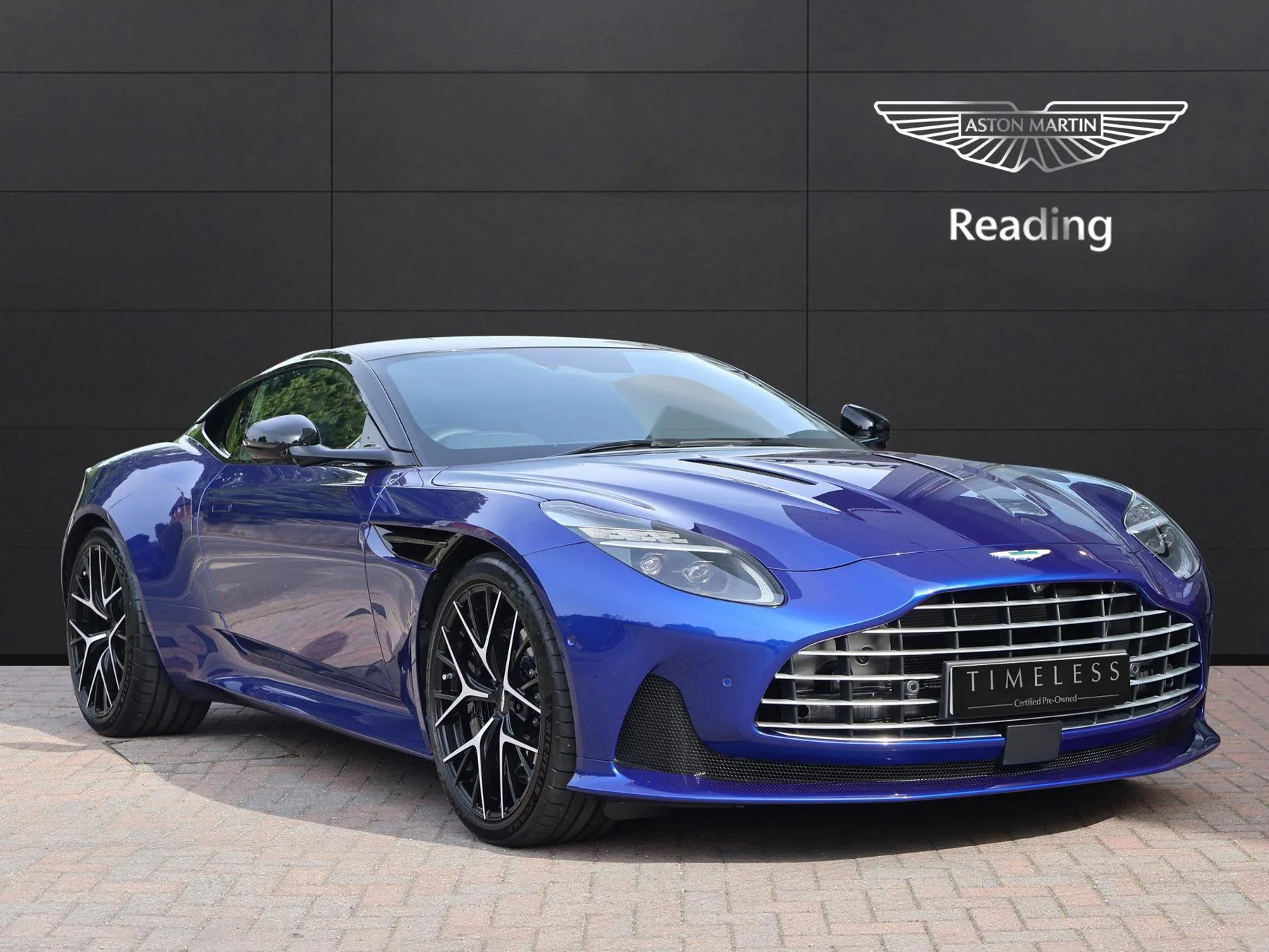 2025 Aston Martin DB12 angeboten von einer Vertragshändlergruppe in Pangbourne, Vereinigtes Königreich, Hauptfoto