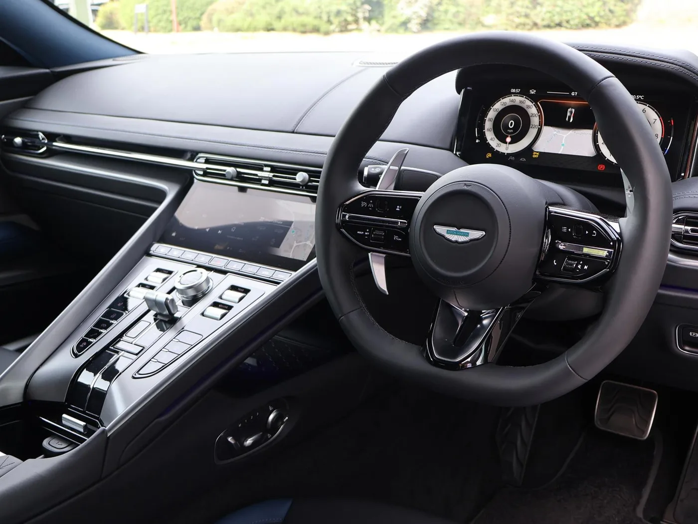 2025 Aston Martin DB12 angeboten von einer Vertragshändlergruppe in Pangbourne, Vereinigtes Königreich, Foto 5 von 25
