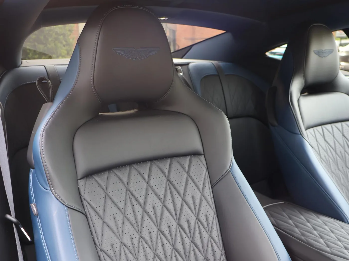 2025 Aston Martin DB12 angeboten von einer Vertragshändlergruppe in Pangbourne, Vereinigtes Königreich, Foto 10 von 25