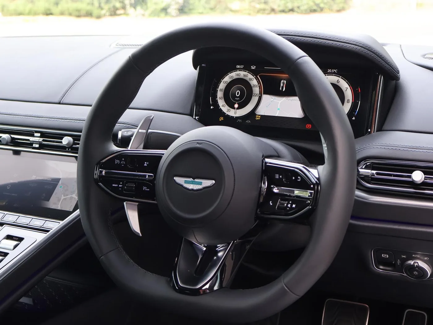 2025 Aston Martin DB12 angeboten von einer Vertragshändlergruppe in Pangbourne, Vereinigtes Königreich, Foto 11 von 25
