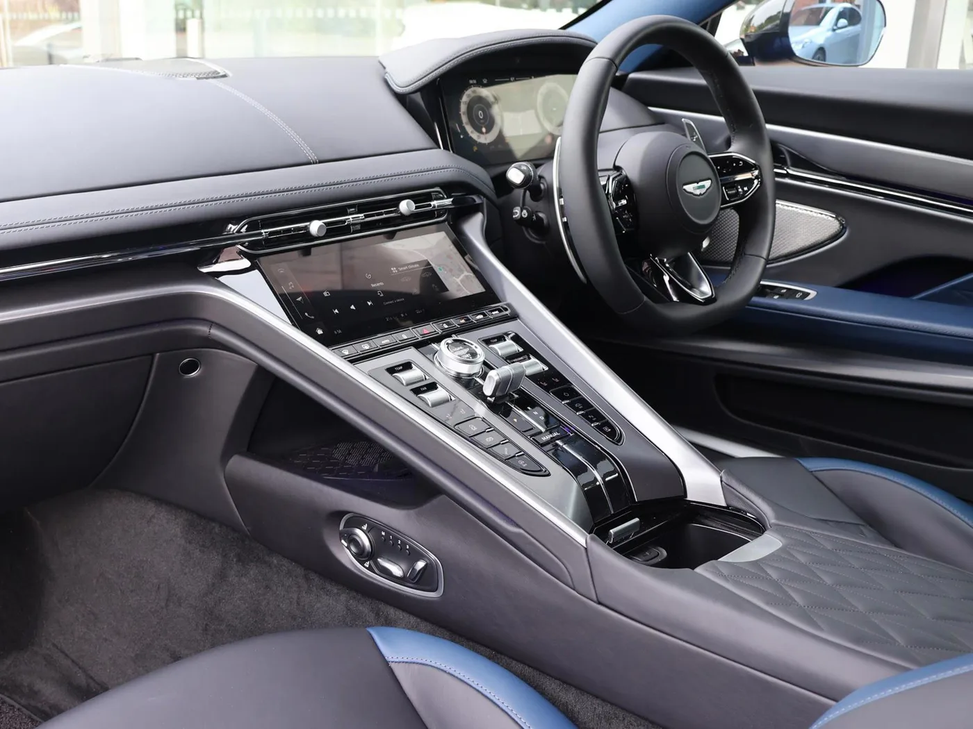 2025 Aston Martin DB12 angeboten von einer Vertragshändlergruppe in Pangbourne, Vereinigtes Königreich, Foto 13 von 25