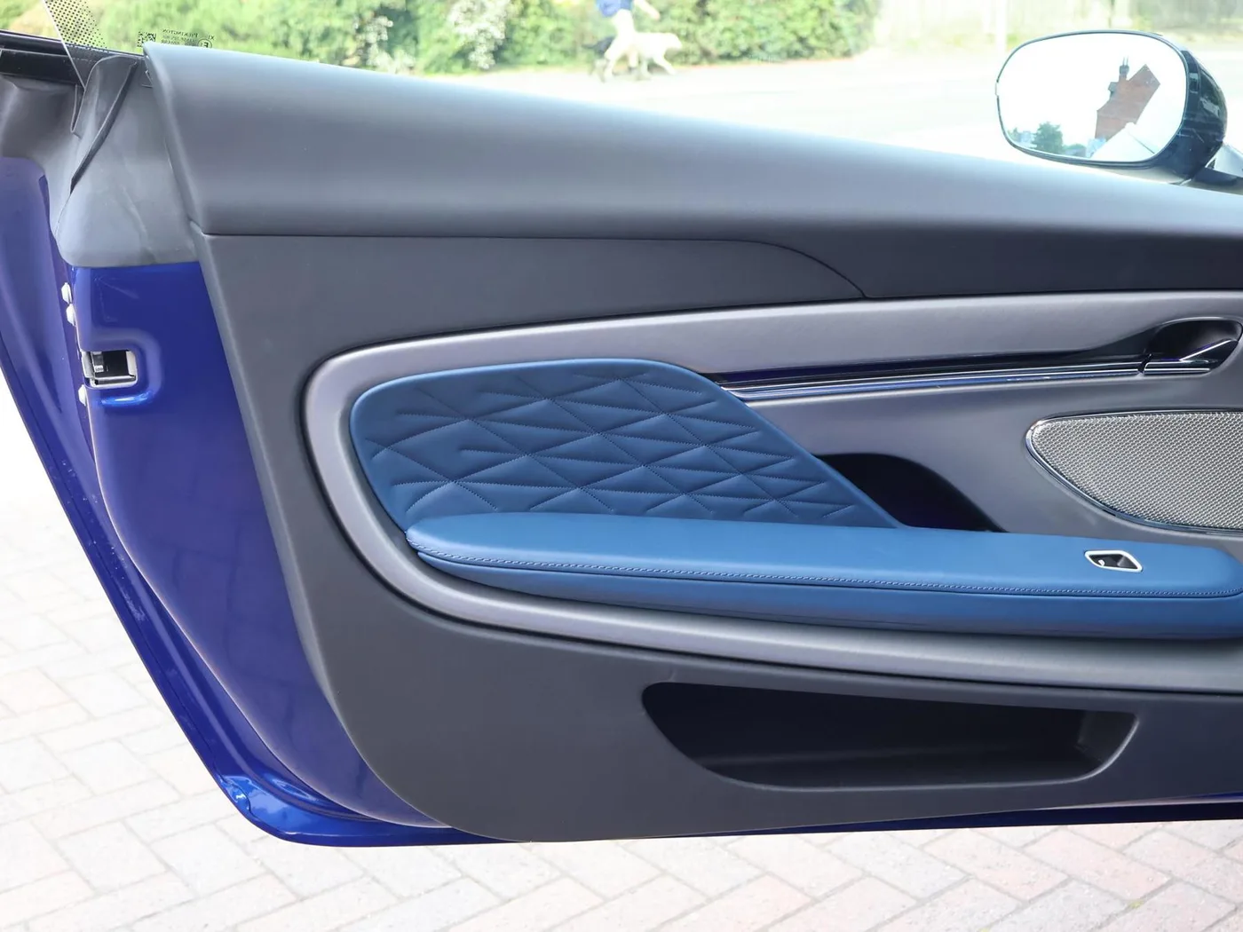 2025 Aston Martin DB12 angeboten von einer Vertragshändlergruppe in Pangbourne, Vereinigtes Königreich, Foto 25 von 25