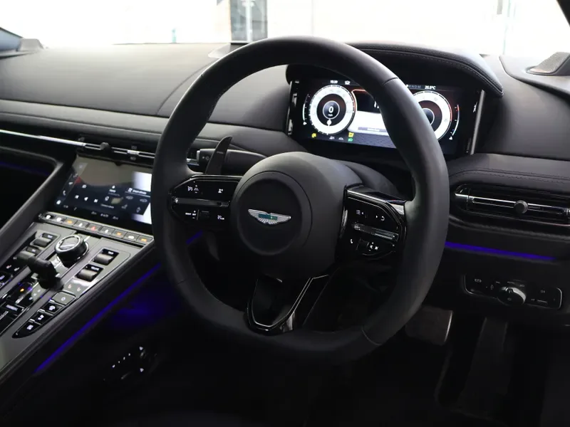2025 Aston Martin DB12, 3/30